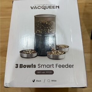 Vacqueen 3 Bowls Smart Feeder - Black and White